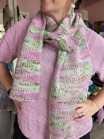 closeup image of a self-patterning brioche knit handknit scarf