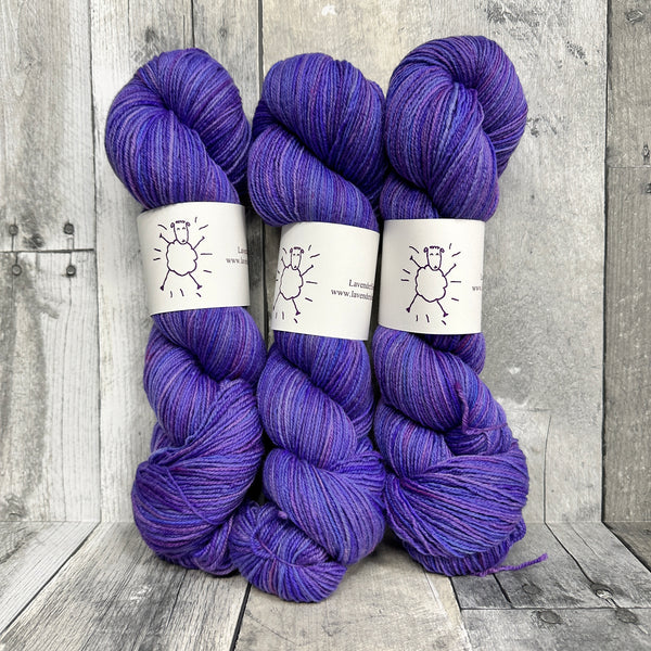 lavendersheep shaniko fingering berry pie - Knot Another Hat