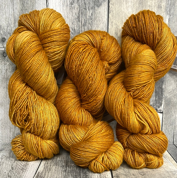 manos del uruguay fino gilt - Knot Another Hat