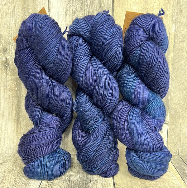 manos del uruguay fino admiral - Knot Another Hat