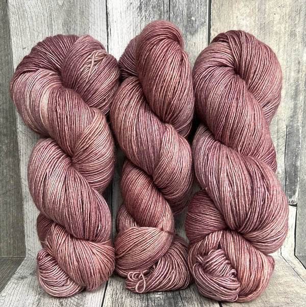 manos del uruguay fino havisham - Knot Another Hat