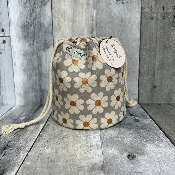 kartybell small bucket bag 3 - Knot Another Hat