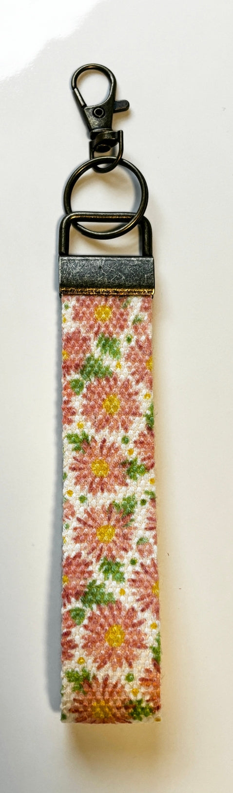 lilyann cove cotton wristlet keychain pink flowers - Knot Another Hat