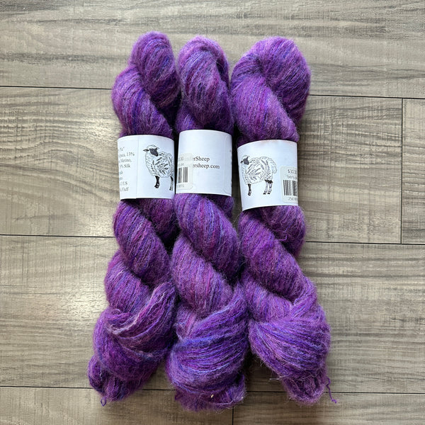 LavenderSheep yakkity yak fluff berry pie - Knot Another Hat