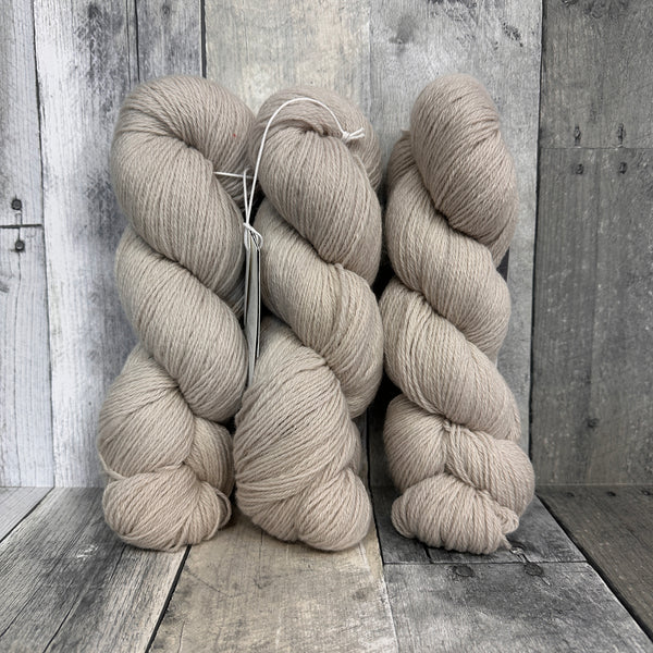 kinua luxury blend fingering silver - Knot Another Hat