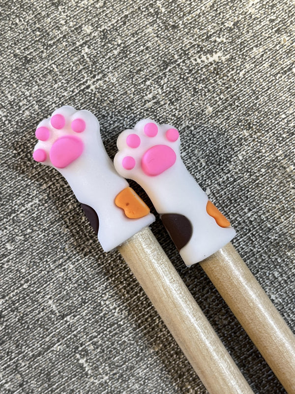 minnie & purl stitch stoppers cat paws white (large needles) - Knot Another Hat