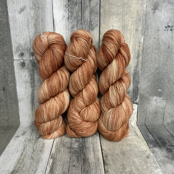 friendly products variations fingering 320 champagne morganite - Knot Another Hat